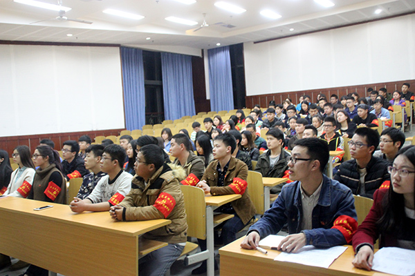 我校组织学生学习宣传中央“两会”精神 (2).jpg